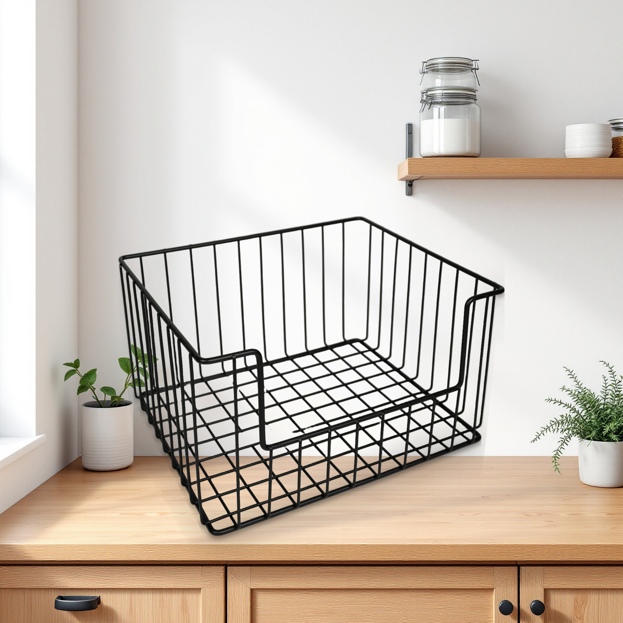 Wire basket: Lifestyle scene